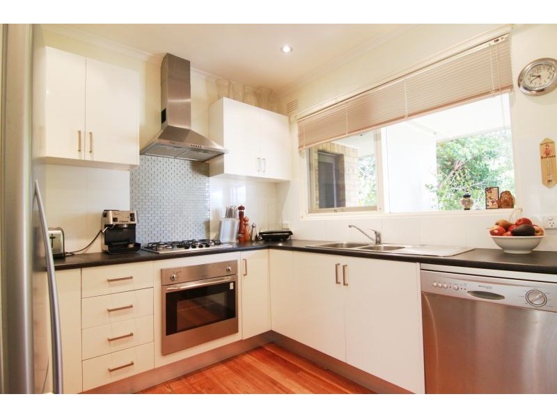 2/2 Aylwin Avenue, Burwood VIC 3125