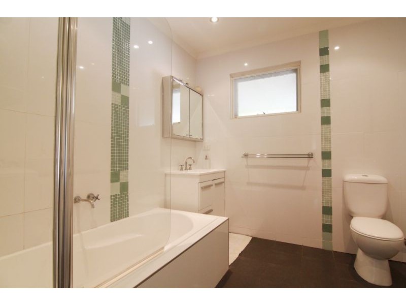 2/2 Aylwin Avenue, Burwood VIC 3125