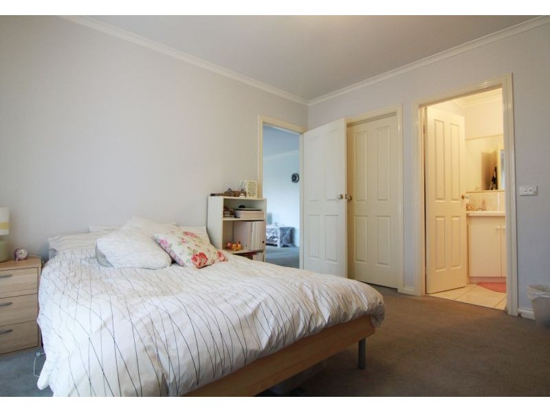 2c Ray Road, Burwood East VIC 3151