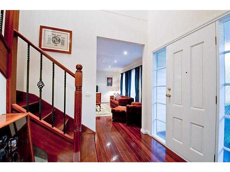 1 Garden Avenue, Mitcham VIC 3132