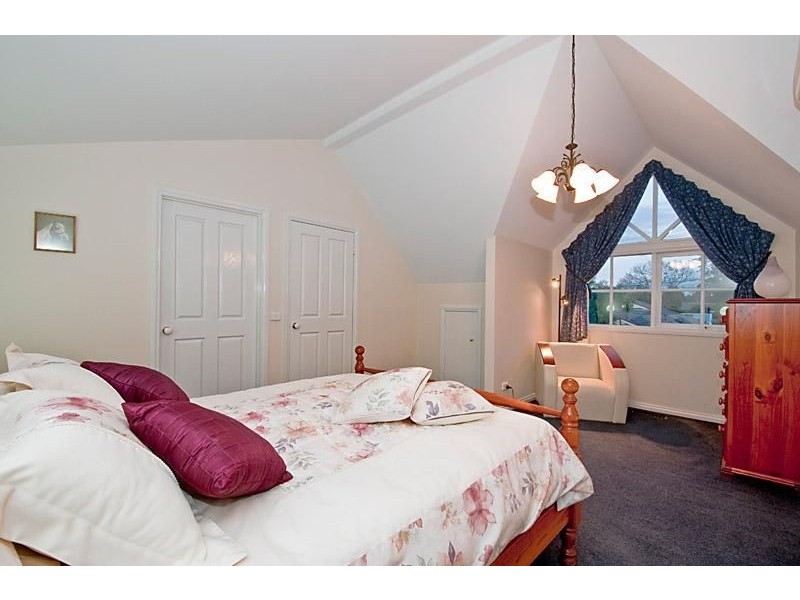 1 Garden Avenue, Mitcham VIC 3132