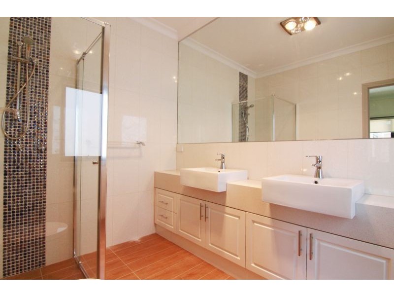 2/76 Drummond Street, Chadstone VIC 3148