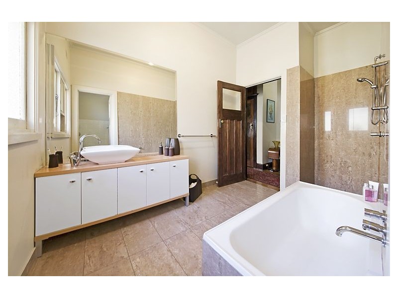 2 Ailsa Avenue, Malvern East VIC 3145