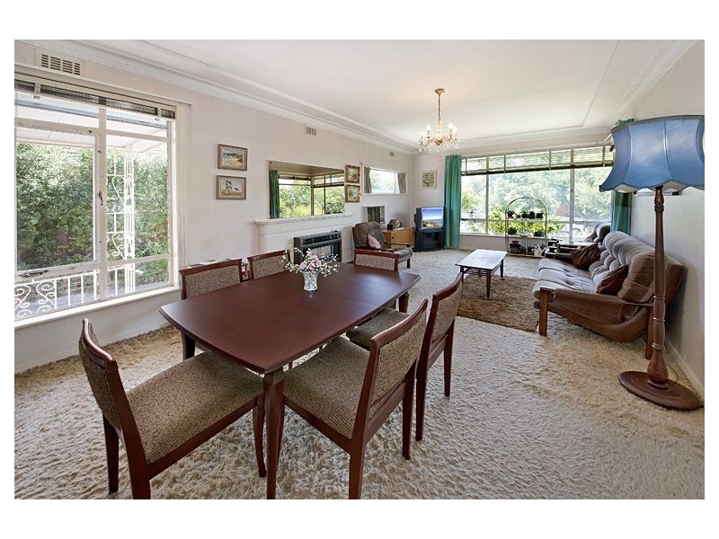 8 Rangeview Avenue, Malvern East VIC 3145