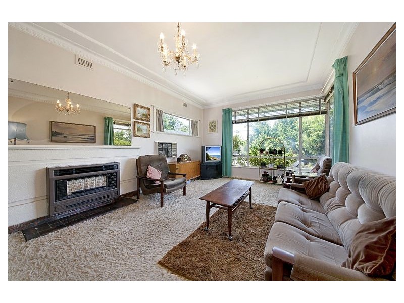 8 Rangeview Avenue, Malvern East VIC 3145