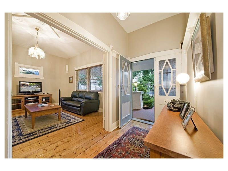 4 Kinloch Avenue, Mont Albert VIC 3127