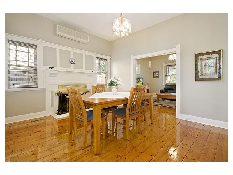 4 Kinloch Avenue, Mont Albert VIC 3127