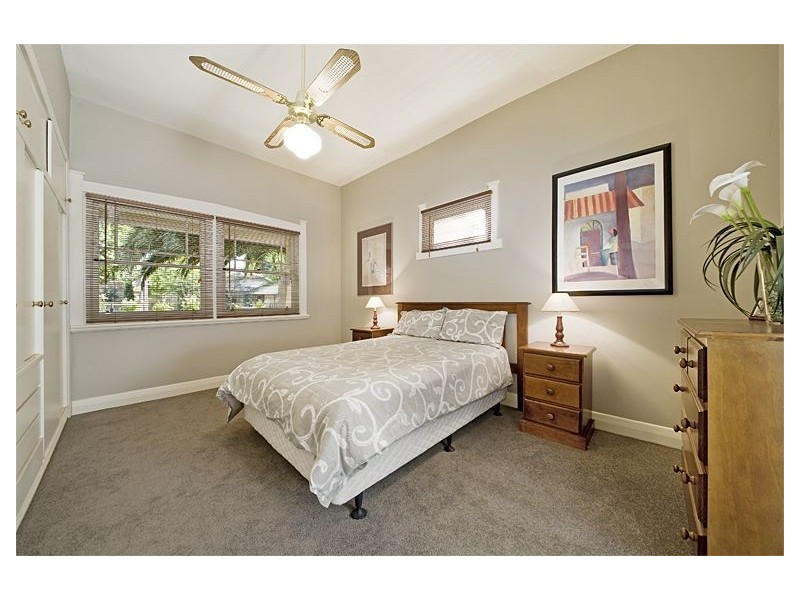 4 Kinloch Avenue, Mont Albert VIC 3127