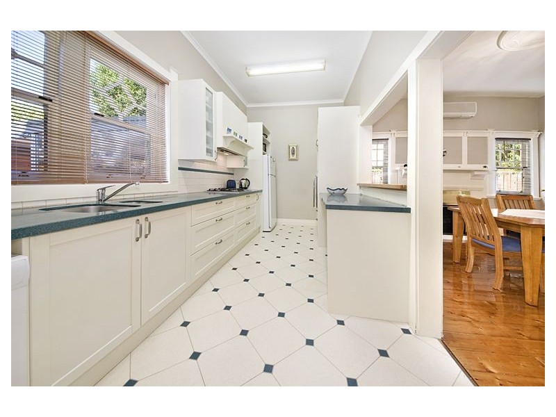 4 Kinloch Avenue, Mont Albert VIC 3127