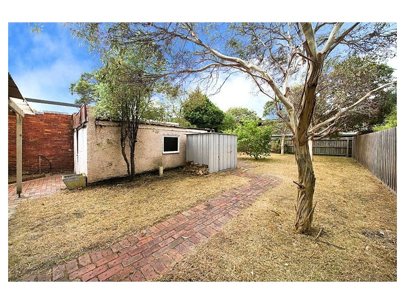17 Leamington Crescent, Carnegie VIC 3163