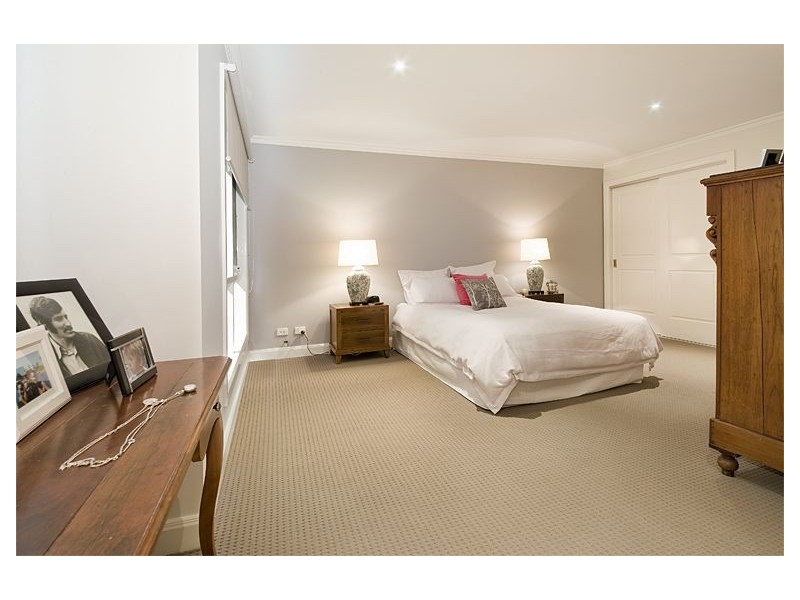 2/2 Mont Iris Avenue, Glen Iris VIC 3146