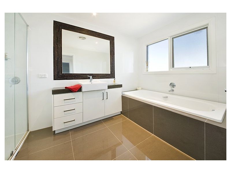 2/2 Mont Iris Avenue, Glen Iris VIC 3146