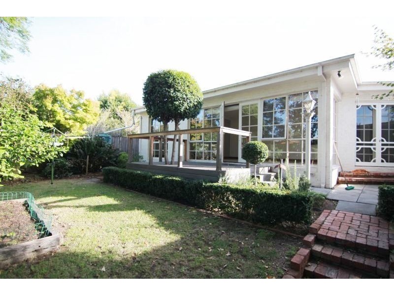 23 Cairnes Crescent, Malvern East VIC 3145