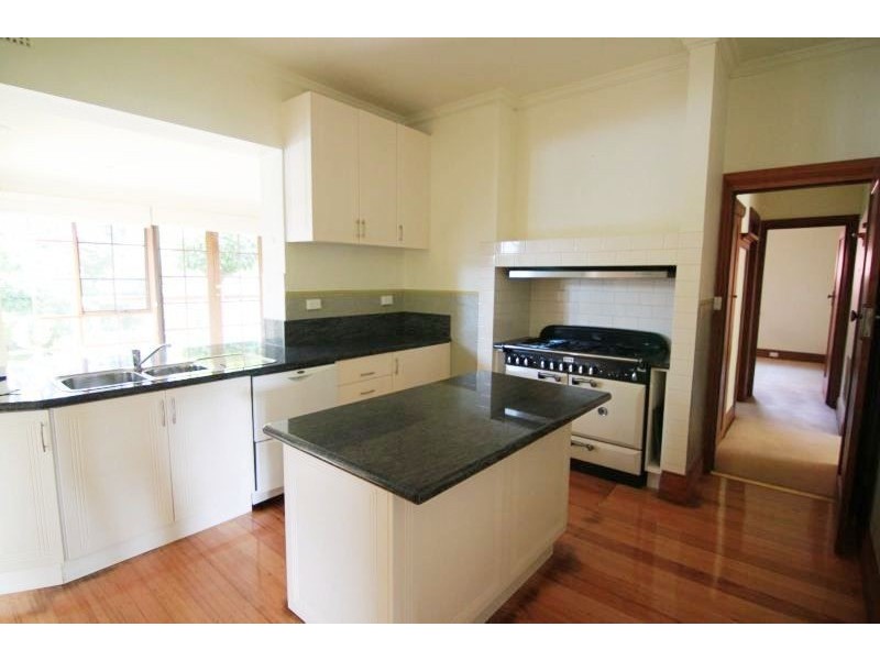 23 Cairnes Crescent, Malvern East VIC 3145