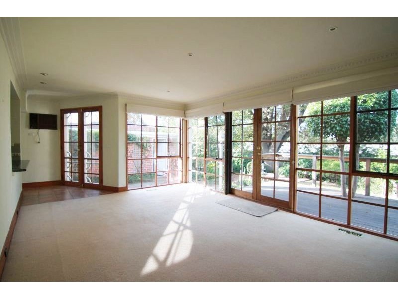 23 Cairnes Crescent, Malvern East VIC 3145