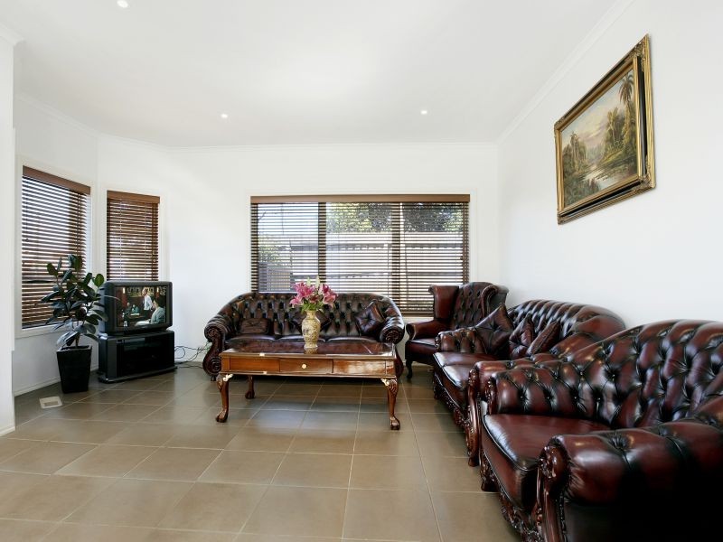 2/2 Catalina Avenue, Ashburton VIC 3147