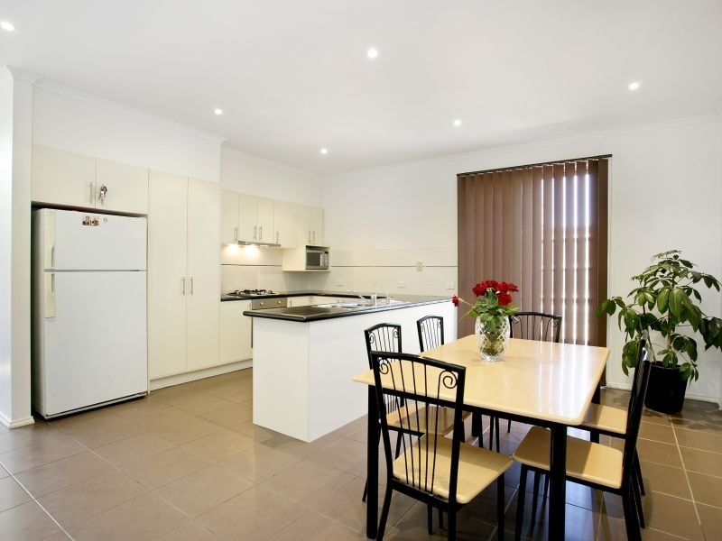 2/2 Catalina Avenue, Ashburton VIC 3147