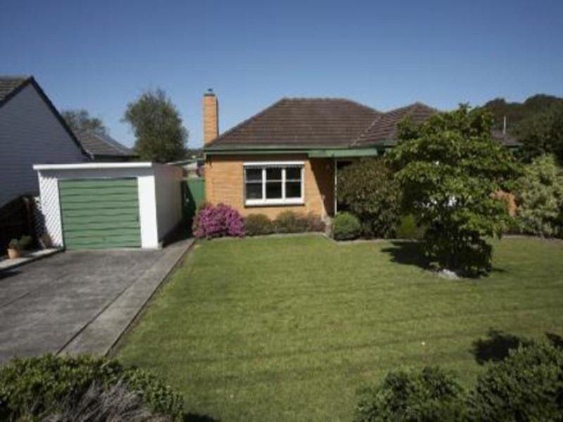 16 Morton Road, Burwood VIC 3125