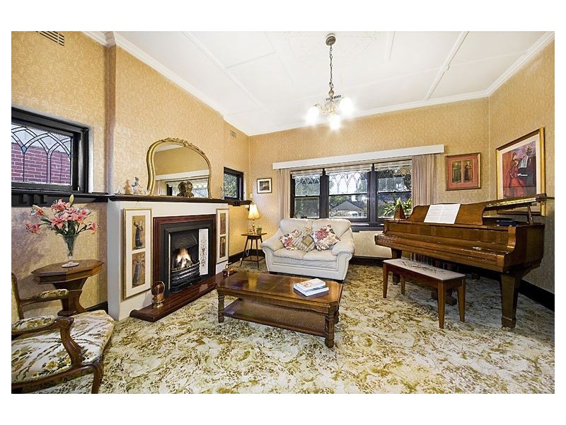 4 Dundonald Avenue, Malvern East VIC 3145