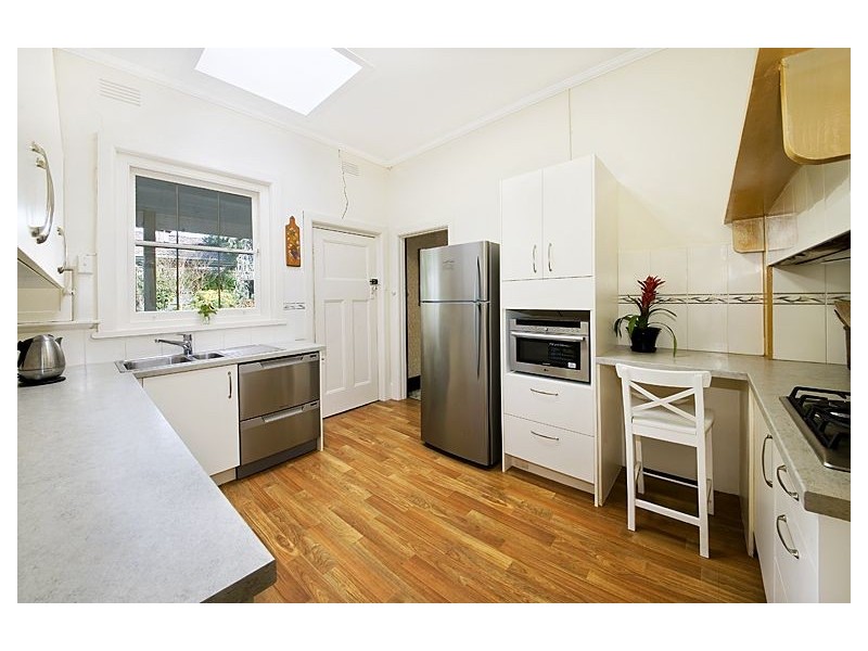 4 Dundonald Avenue, Malvern East VIC 3145