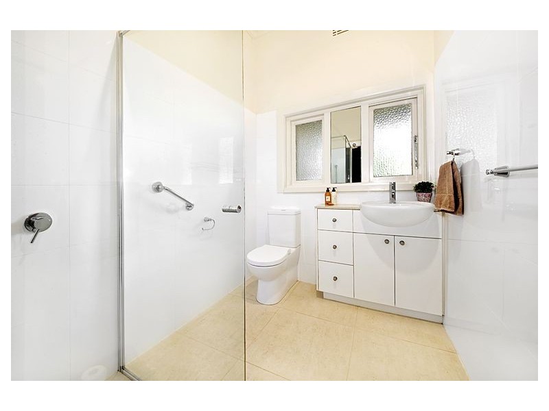 4 Dundonald Avenue, Malvern East VIC 3145