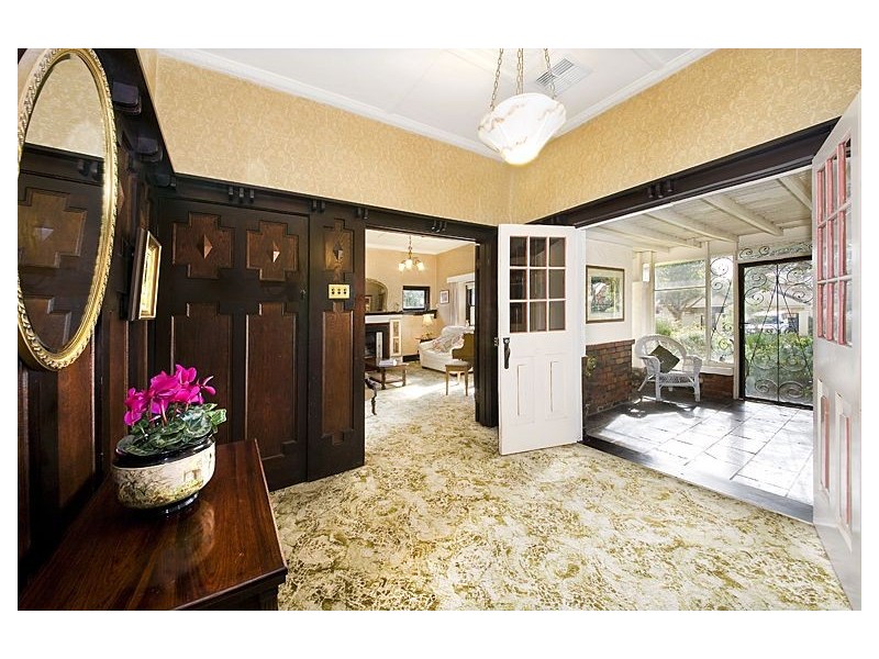 4 Dundonald Avenue, Malvern East VIC 3145