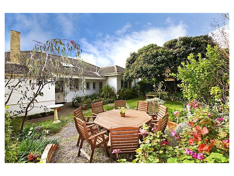 4 Dundonald Avenue, Malvern East VIC 3145