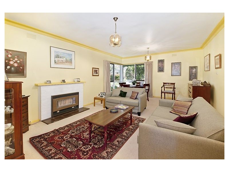 42 Barnes Avenue, Burwood VIC 3125