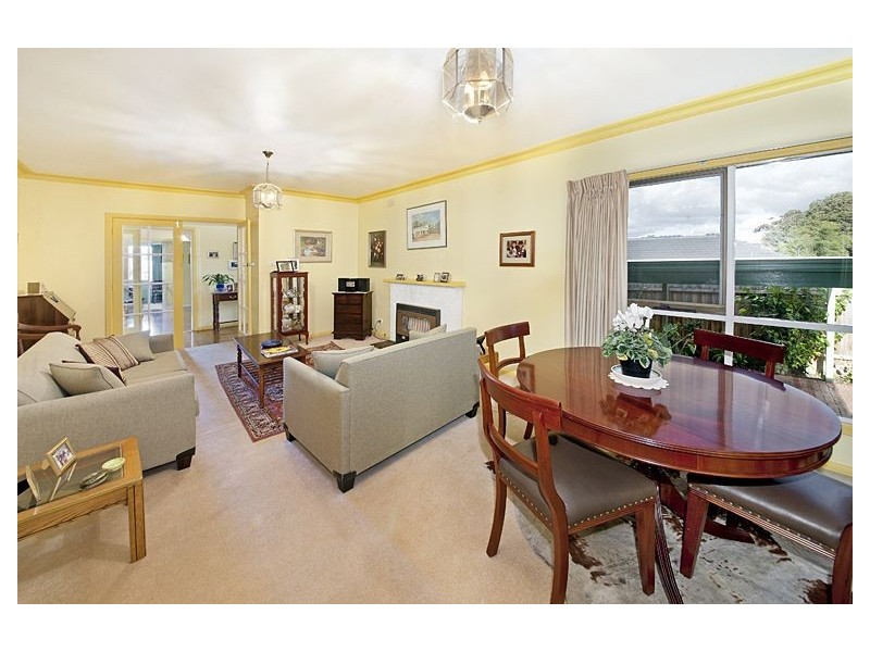 42 Barnes Avenue, Burwood VIC 3125