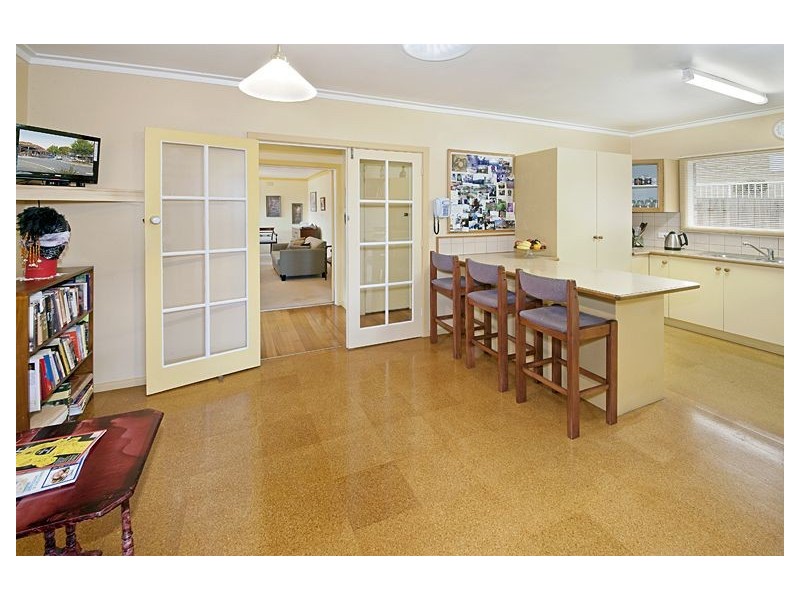 42 Barnes Avenue, Burwood VIC 3125