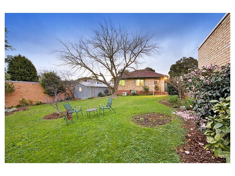 42 Barnes Avenue, Burwood VIC 3125