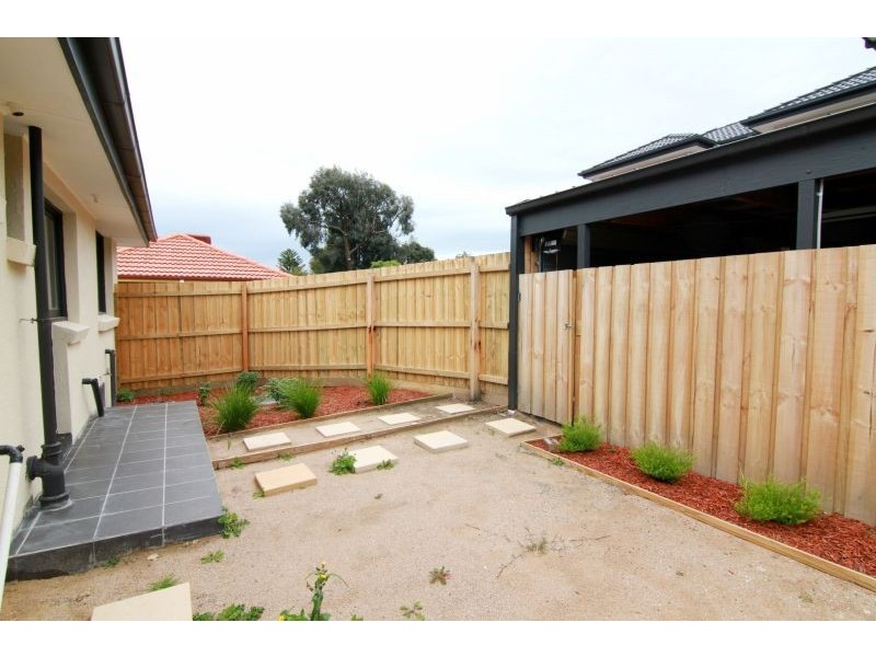 1/233 High Street Road, Ashwood VIC 3147