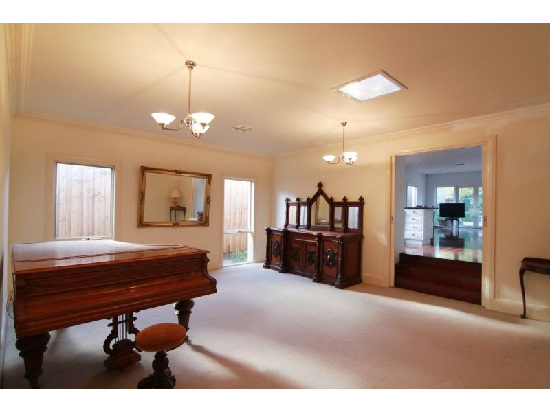 44 Francis Cresent, Glen Iris VIC 3146