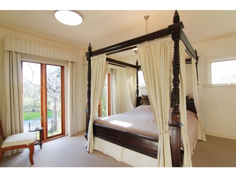 44 Francis Cresent, Glen Iris VIC 3146