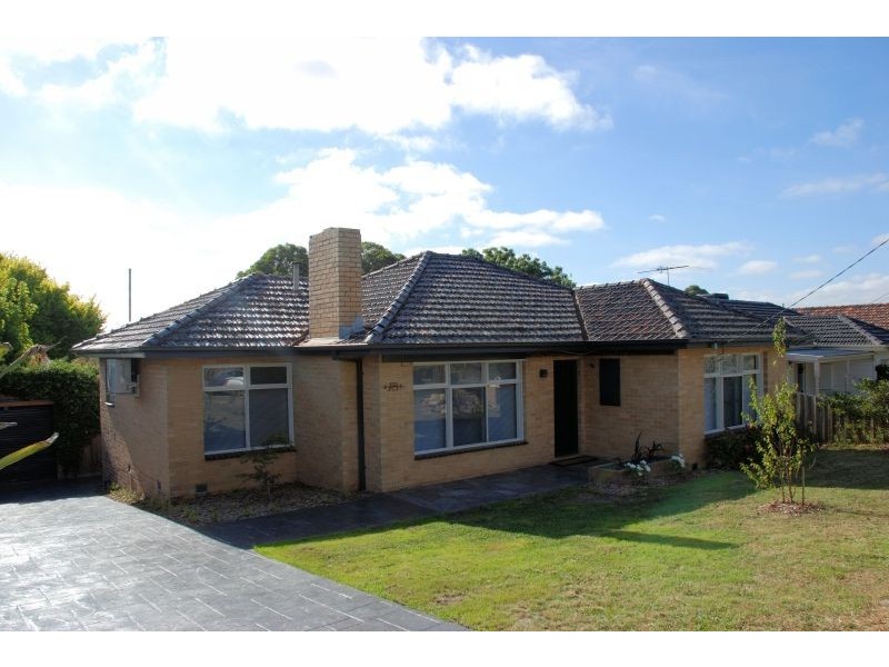 18 Morton Rd, Burwood VIC 3125