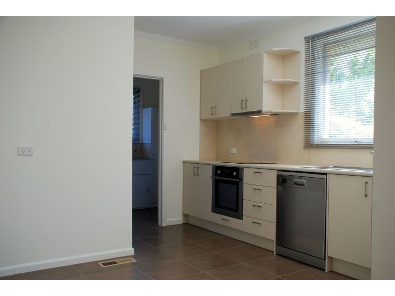 18 Morton Rd, Burwood VIC 3125