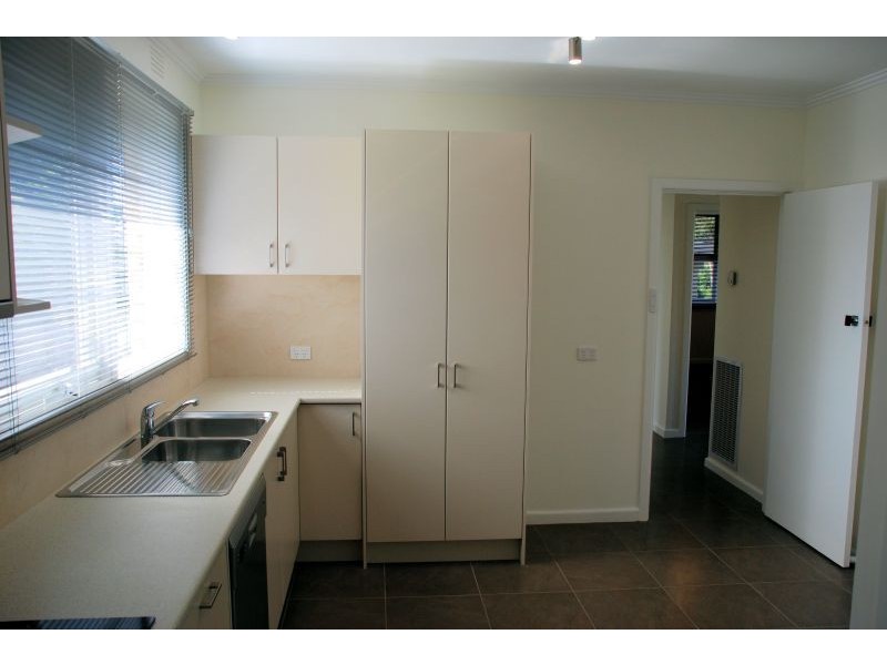 18 Morton Rd, Burwood VIC 3125