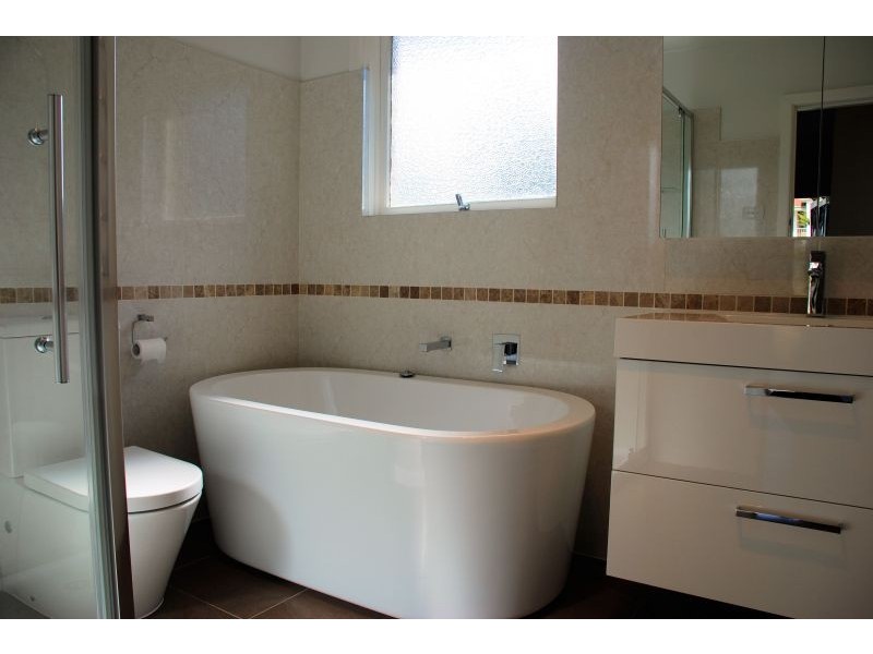 18 Morton Rd, Burwood VIC 3125