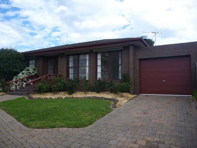 35 Ingleside Crescent, Glen Waverley VIC 3150