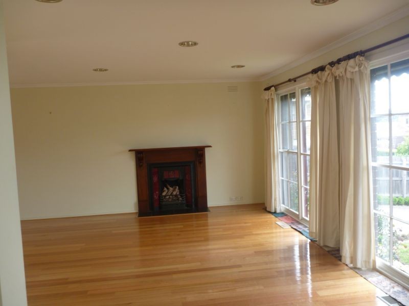 35 Ingleside Crescent, Glen Waverley VIC 3150