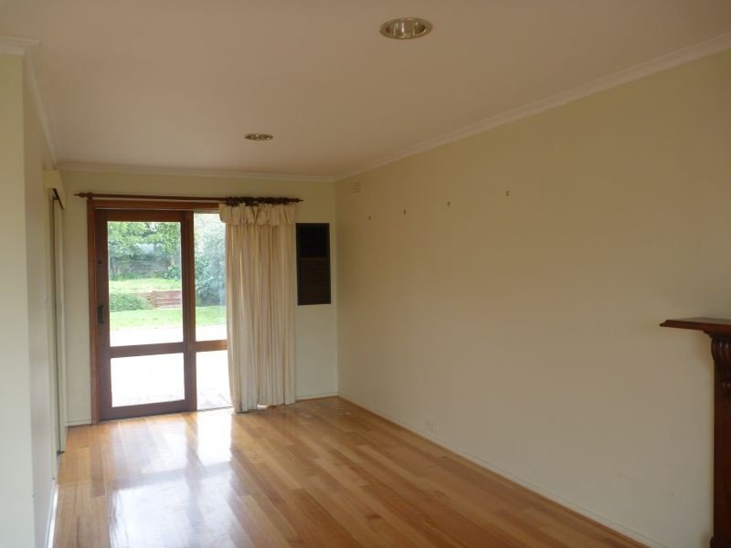 35 Ingleside Crescent, Glen Waverley VIC 3150