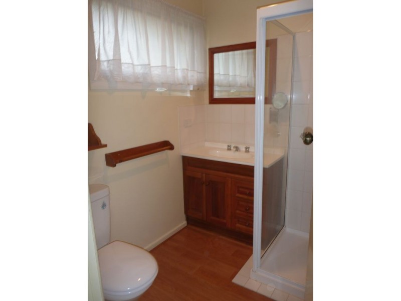 35 Ingleside Crescent, Glen Waverley VIC 3150