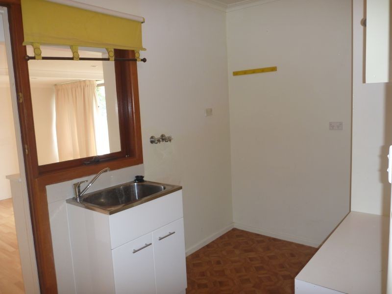 35 Ingleside Crescent, Glen Waverley VIC 3150