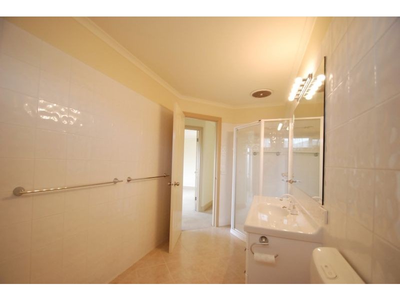 7 Bowlers Way, Malvern East VIC 3145