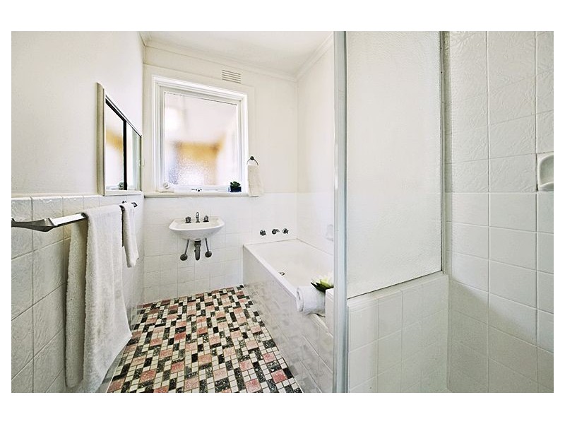 1/2 Maverston Street, Glen Iris VIC 3146