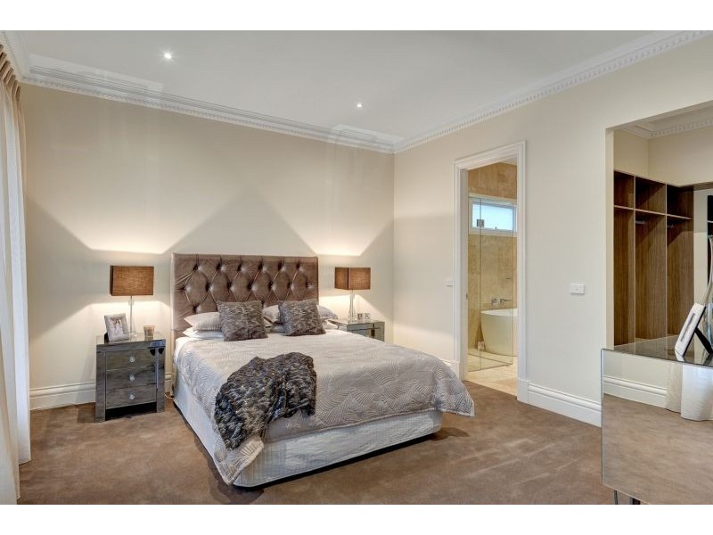 16 St Georges Crescent, Ashburton VIC 3147