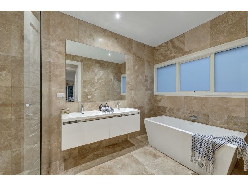 16 St Georges Crescent, Ashburton VIC 3147