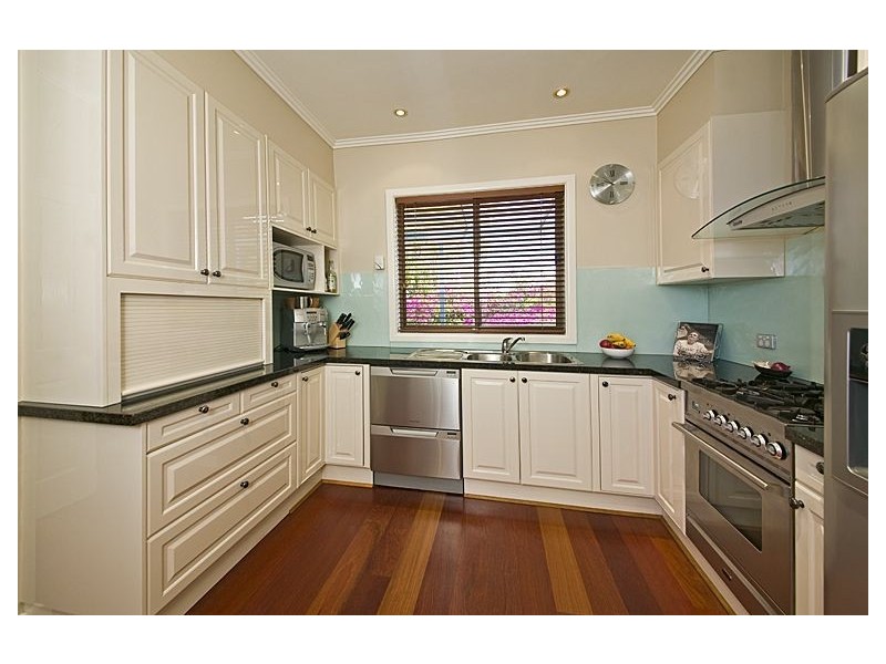 13 Middleborough Road, Burwood VIC 3125