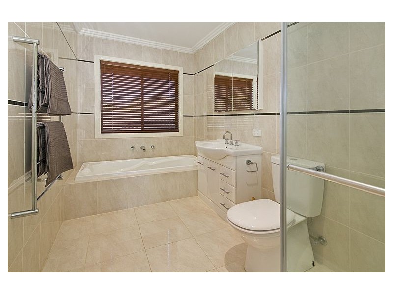 13 Middleborough Road, Burwood VIC 3125