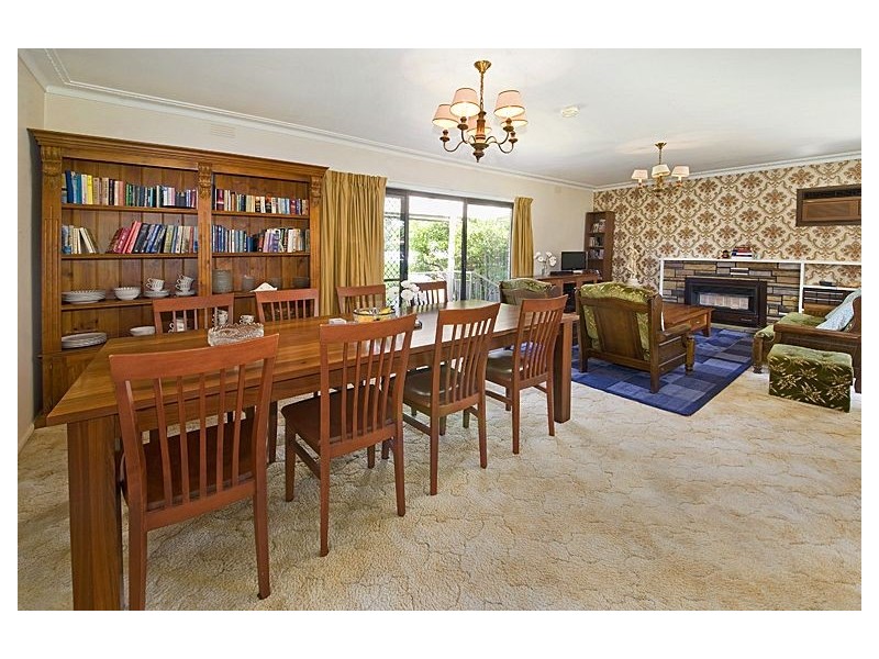 106 Whites Lane, Glen Waverley VIC 3150